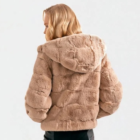 NWT BCBGMAXAZARIA faux fur long sleeve plush jacket in color Mink. Size Large - Picture 4 of 8